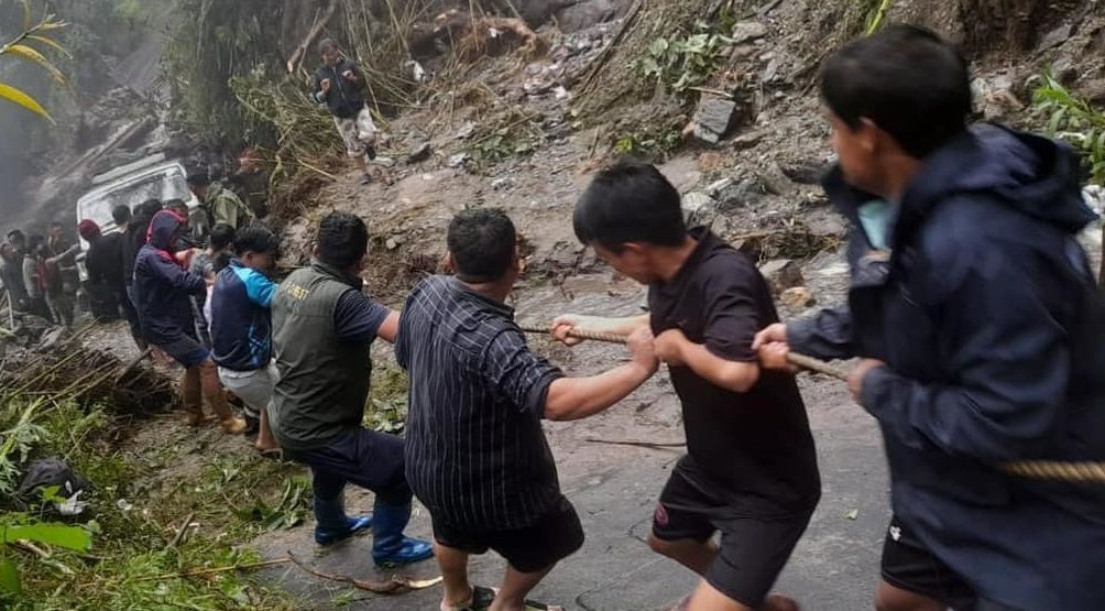 Sikkim Flood : Heavy Rainfall and Landslides Strand Over 1,200 Tourists in Lachung, North Sikkim