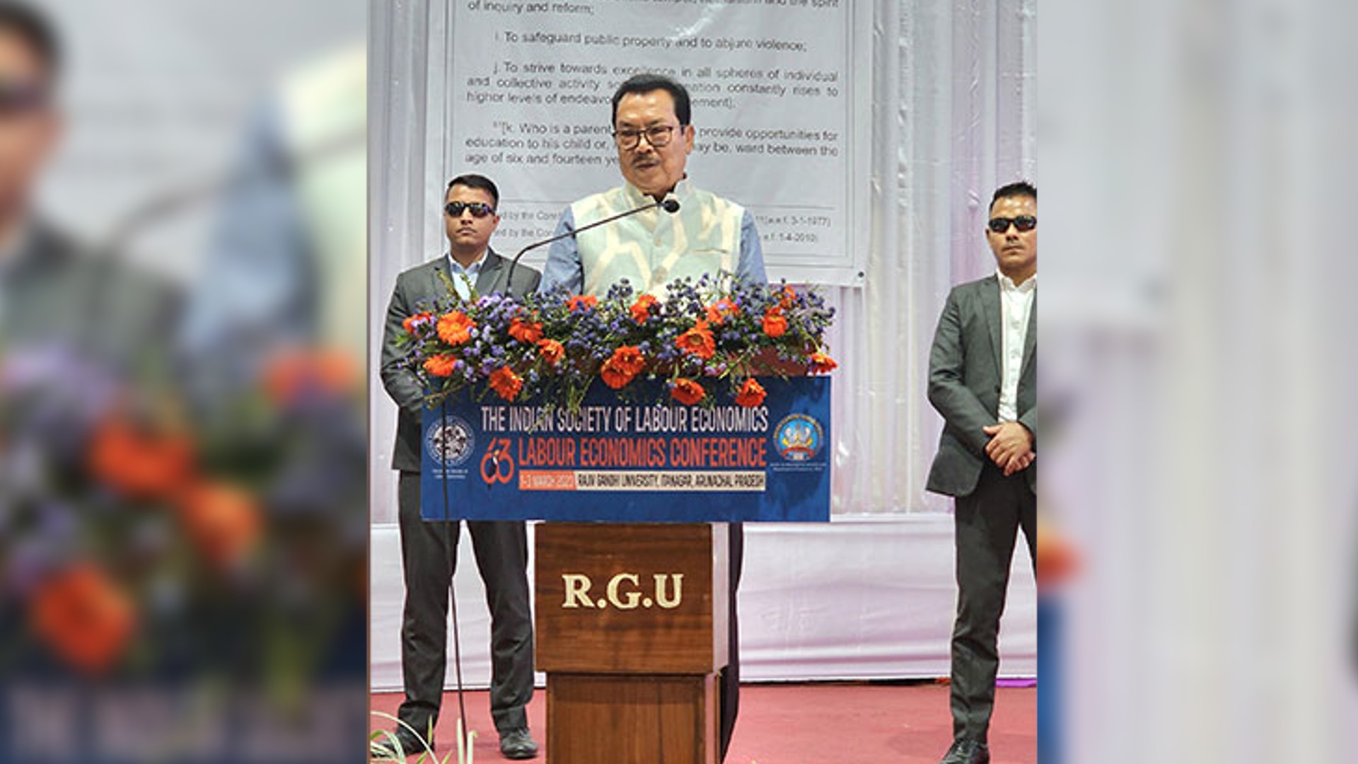 Deputy CM Presents Rs 993-Crore